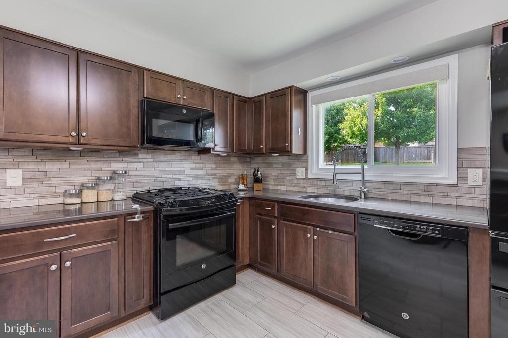 6006 Rivanna Drive - Photo 3