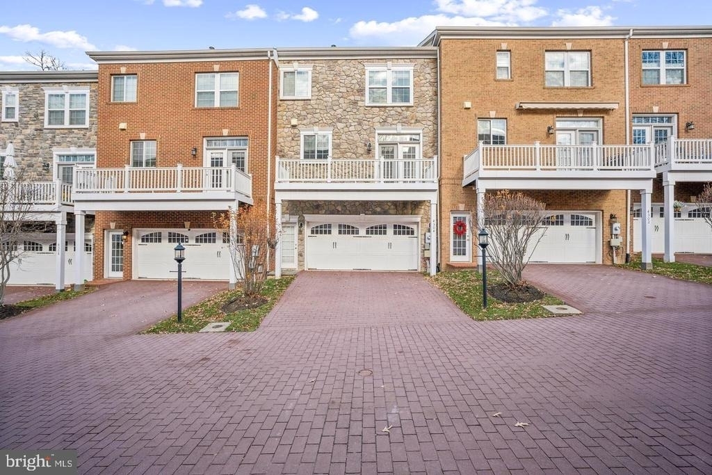4304 Edosomwan Lane - Photo 2