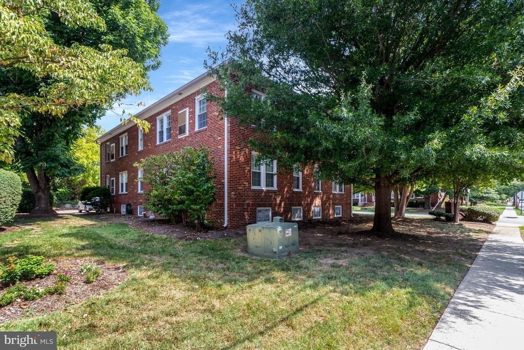 1800 Dewitt Avenue - Photo 3