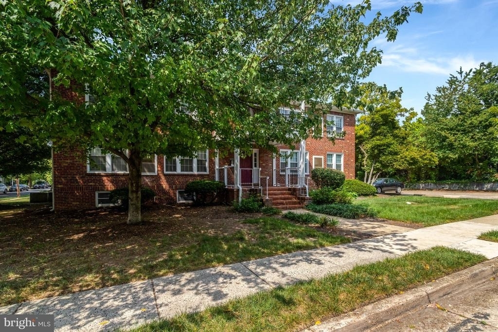 1800 Dewitt Avenue - Photo 2