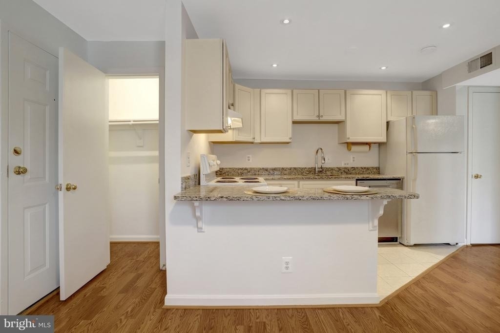 1800 Dewitt Avenue - Photo 8