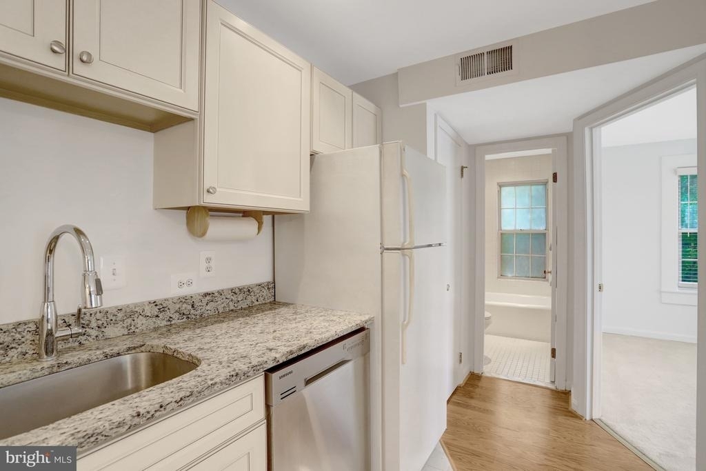 1800 Dewitt Avenue - Photo 12