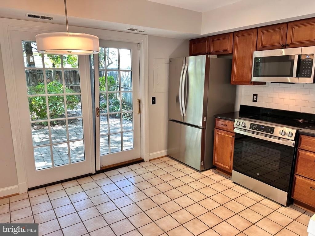 505 Carlisle Drive - Photo 3
