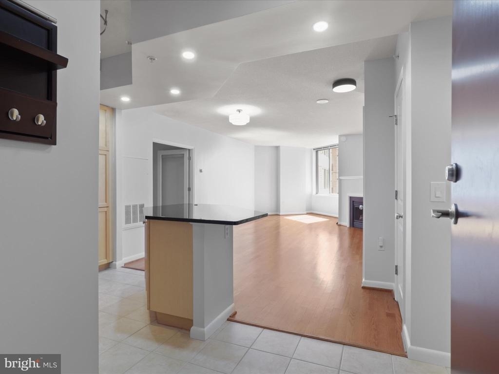 851 N Glebe Road N - Photo 5