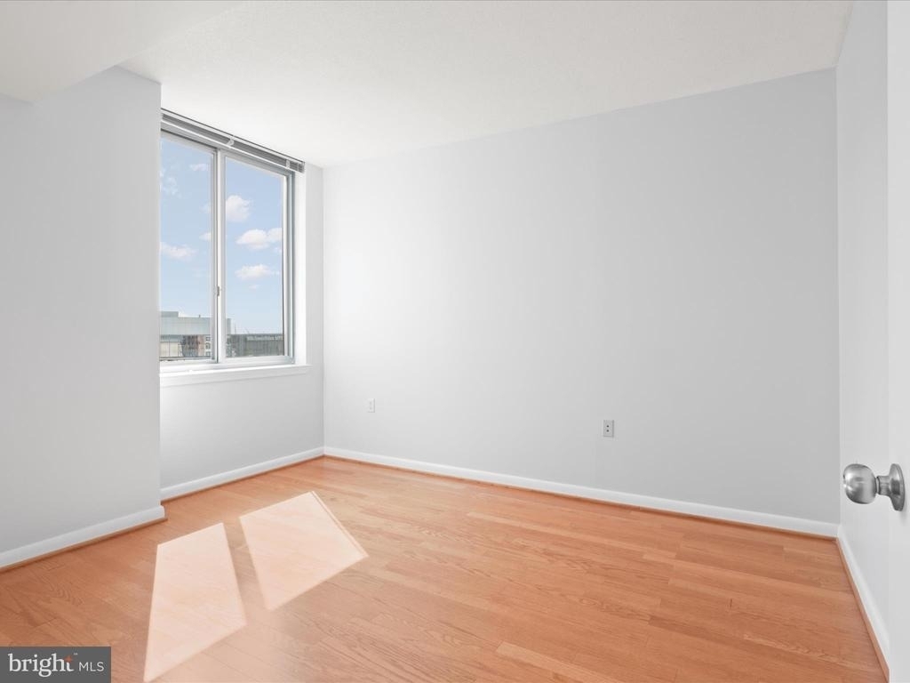 851 N Glebe Road N - Photo 16