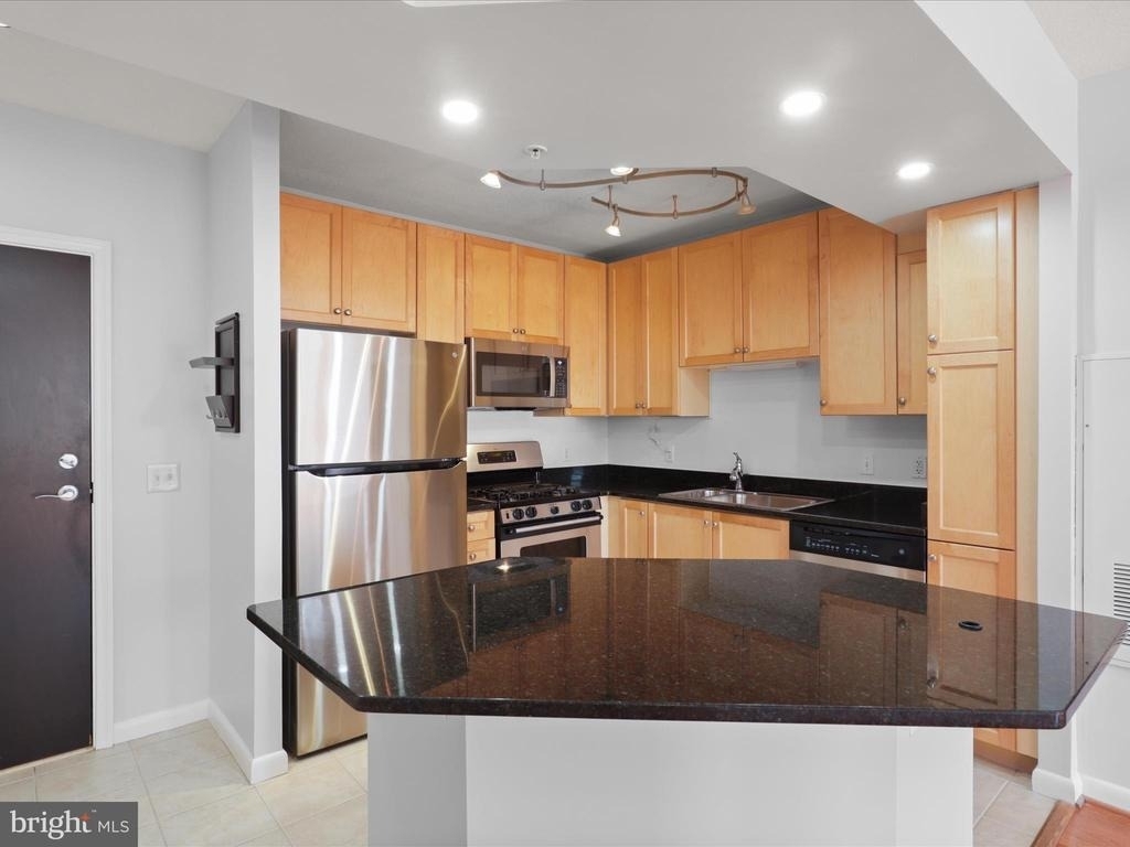 851 N Glebe Road N - Photo 7