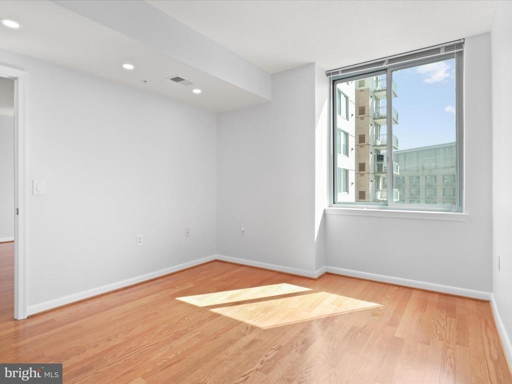 851 N Glebe Road N - Photo 18