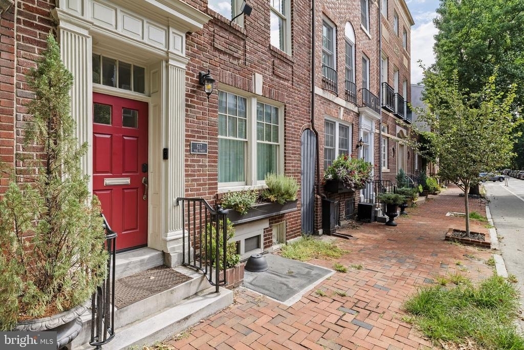 617 Pine Street - Photo 3