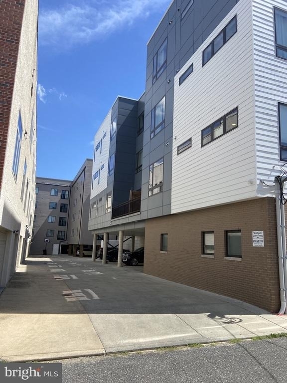907 Leland Street - Photo 0
