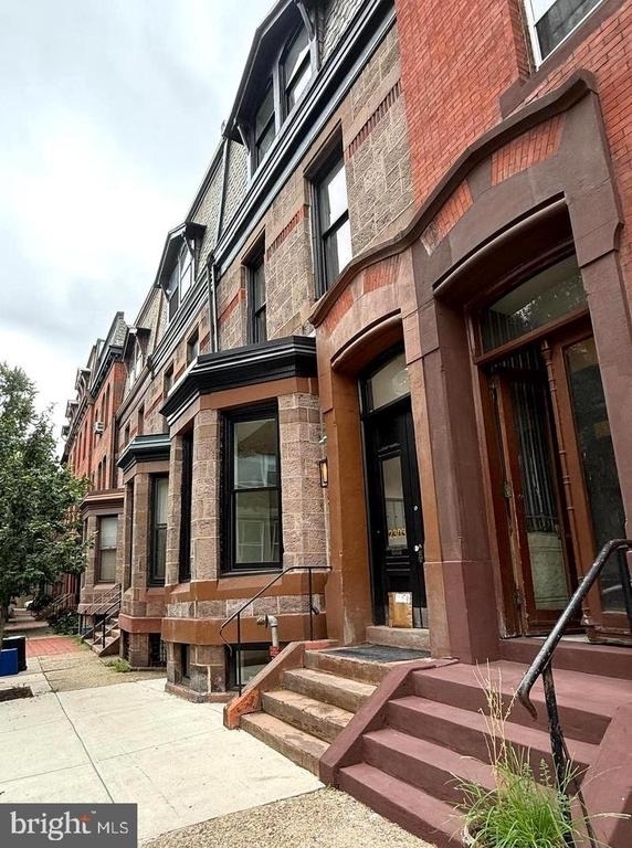 2303 Delancey Place - Photo 2