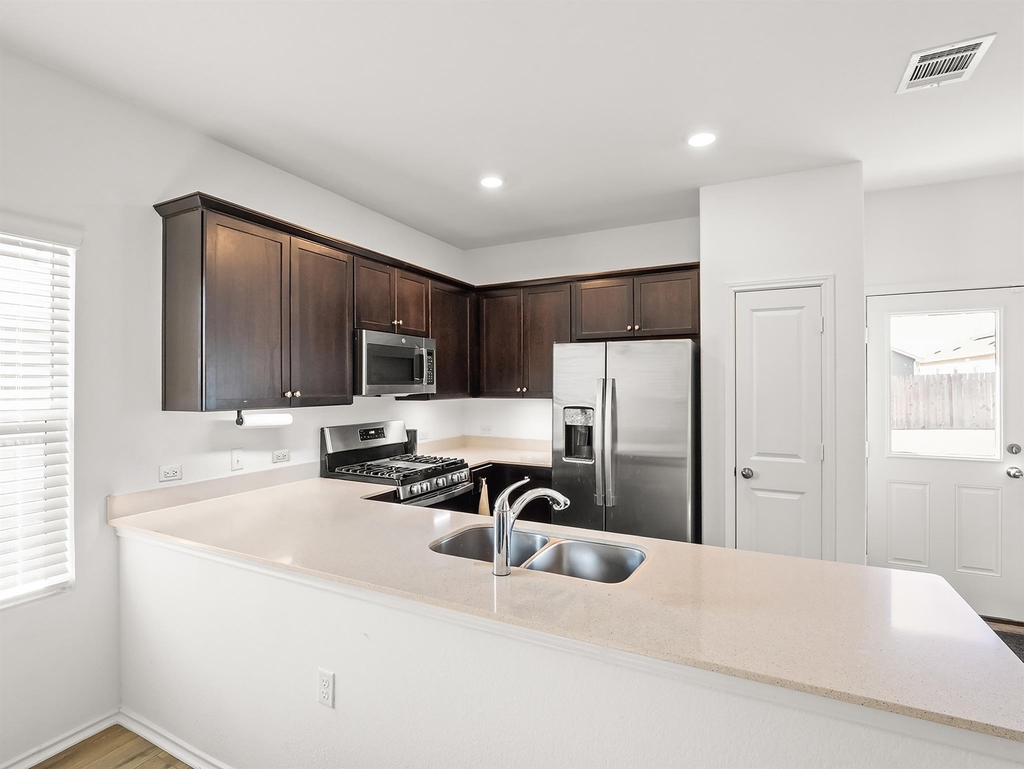 2729 Louris Ln - Photo 4