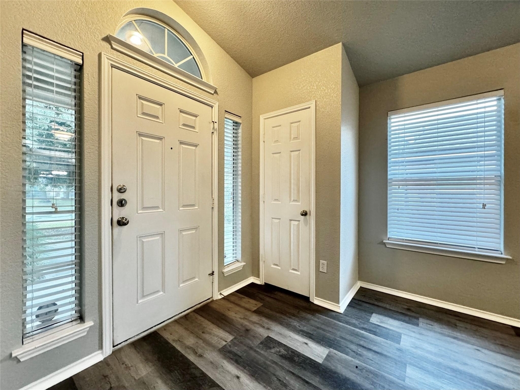 1014 Aiken Dr - Photo 4