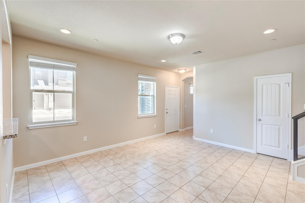2880 Donnell Dr - Photo 5