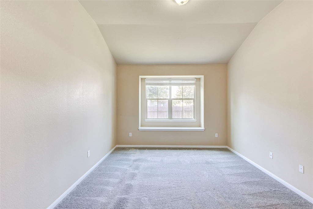 2880 Donnell Dr - Photo 17
