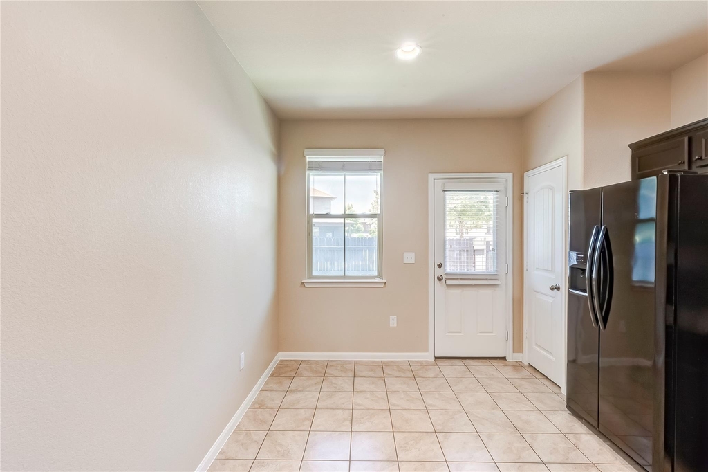 2880 Donnell Dr - Photo 12