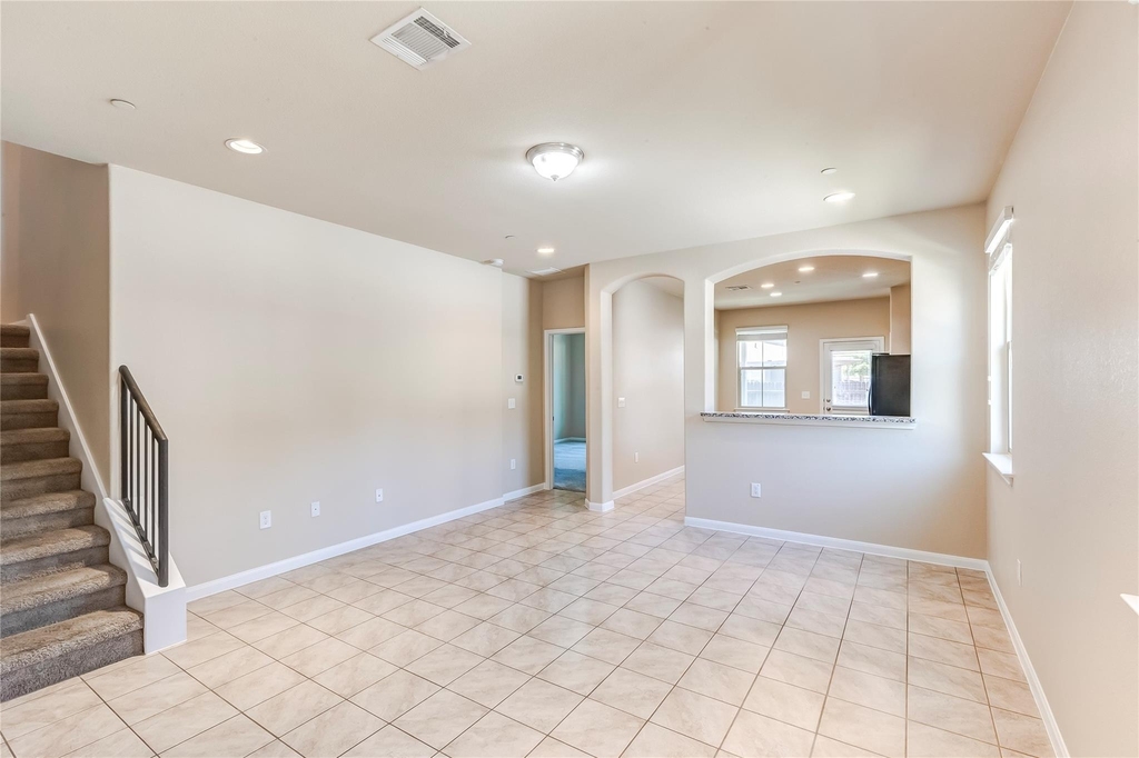 2880 Donnell Dr - Photo 4
