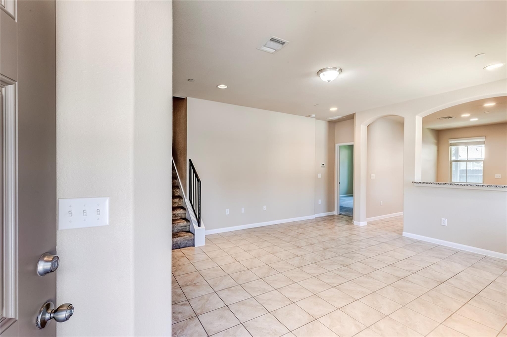 2880 Donnell Dr - Photo 3