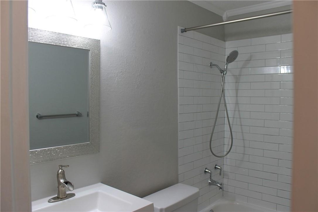 6806 Lunar Dr - Photo 9