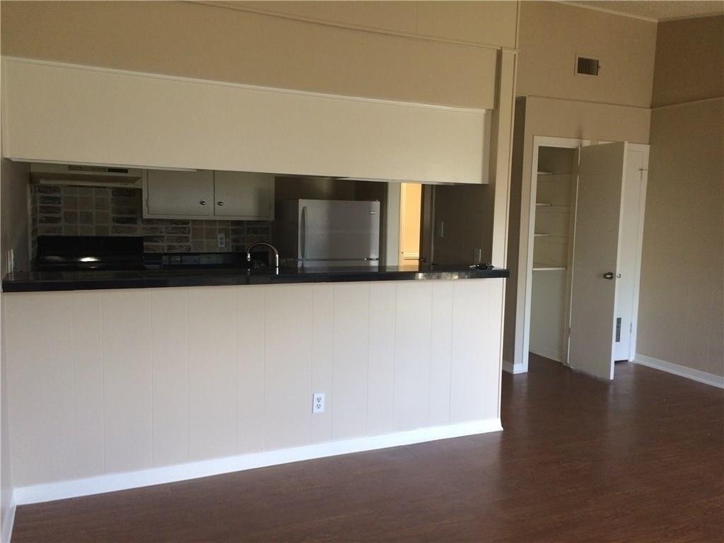 602 W 51st St - Photo 6