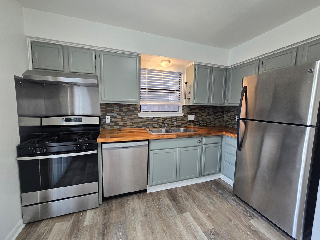 2003 Kenneth Ave - Photo 2