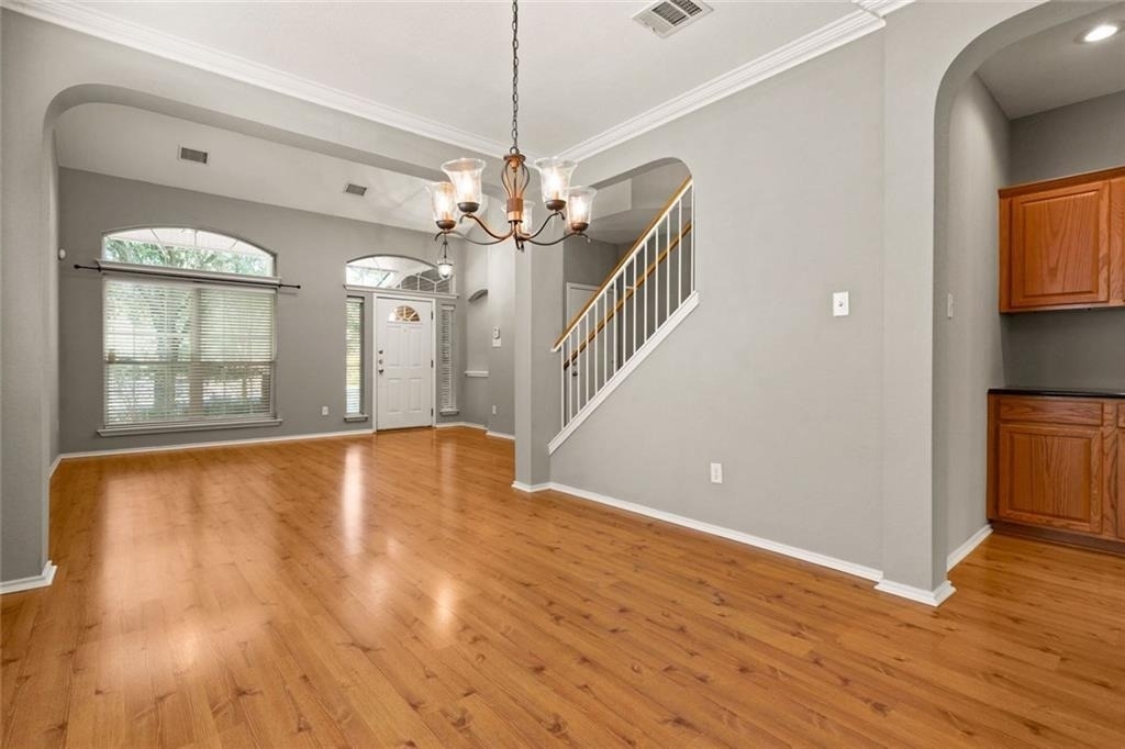 2633 Bolton St - Photo 2
