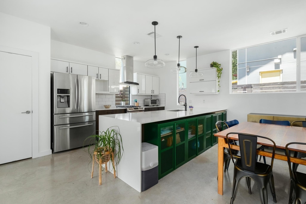 1606 Salina St - Photo 0