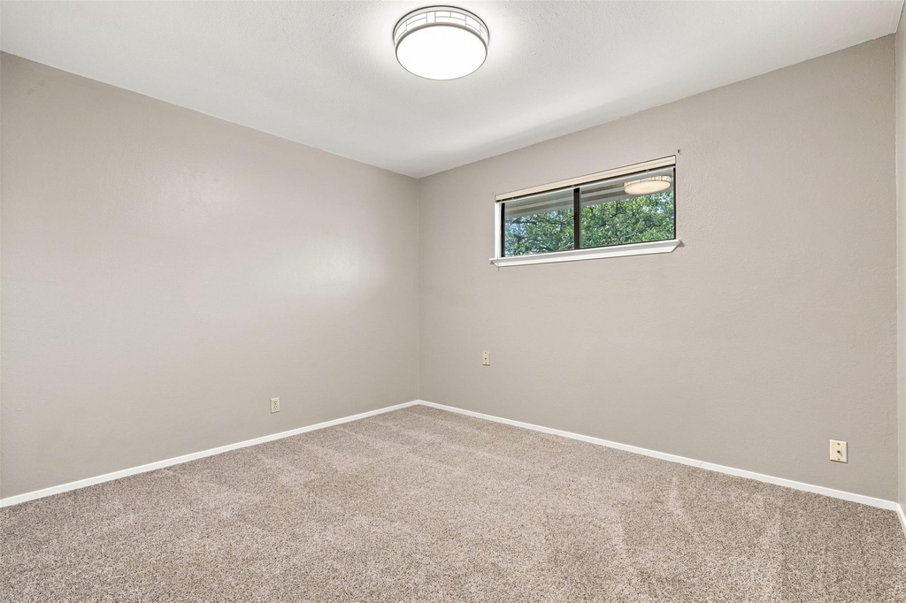 10010 Wildflower Ln - Photo 12