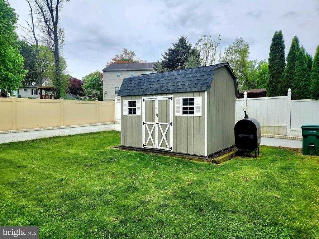 4435 Somers Avenue - Photo 24