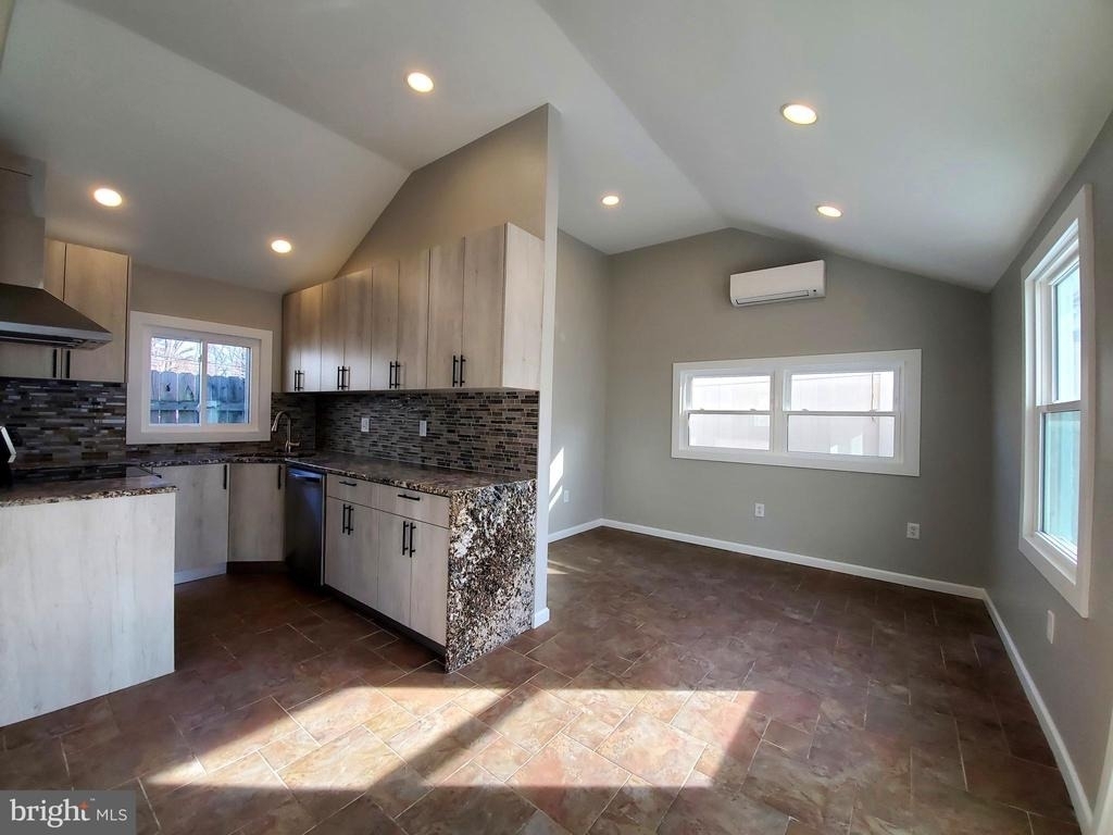 4435 Somers Avenue - Photo 0