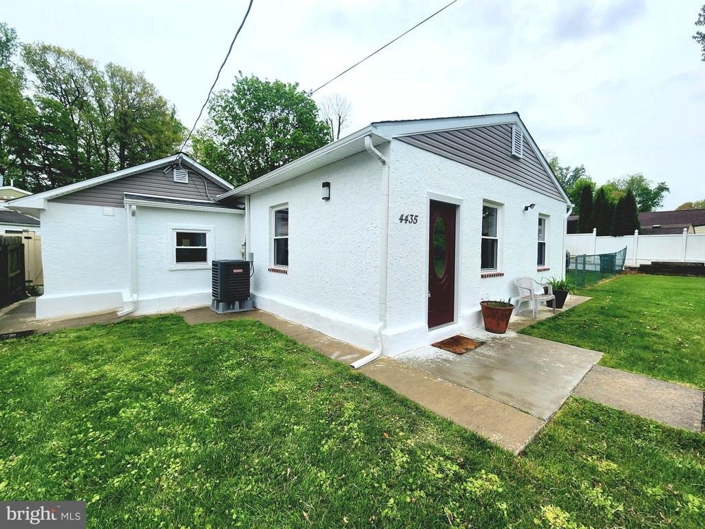 4435 Somers Avenue - Photo 1