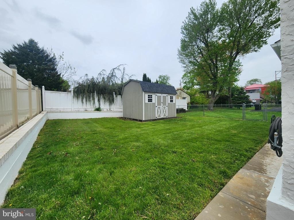 4435 Somers Avenue - Photo 2