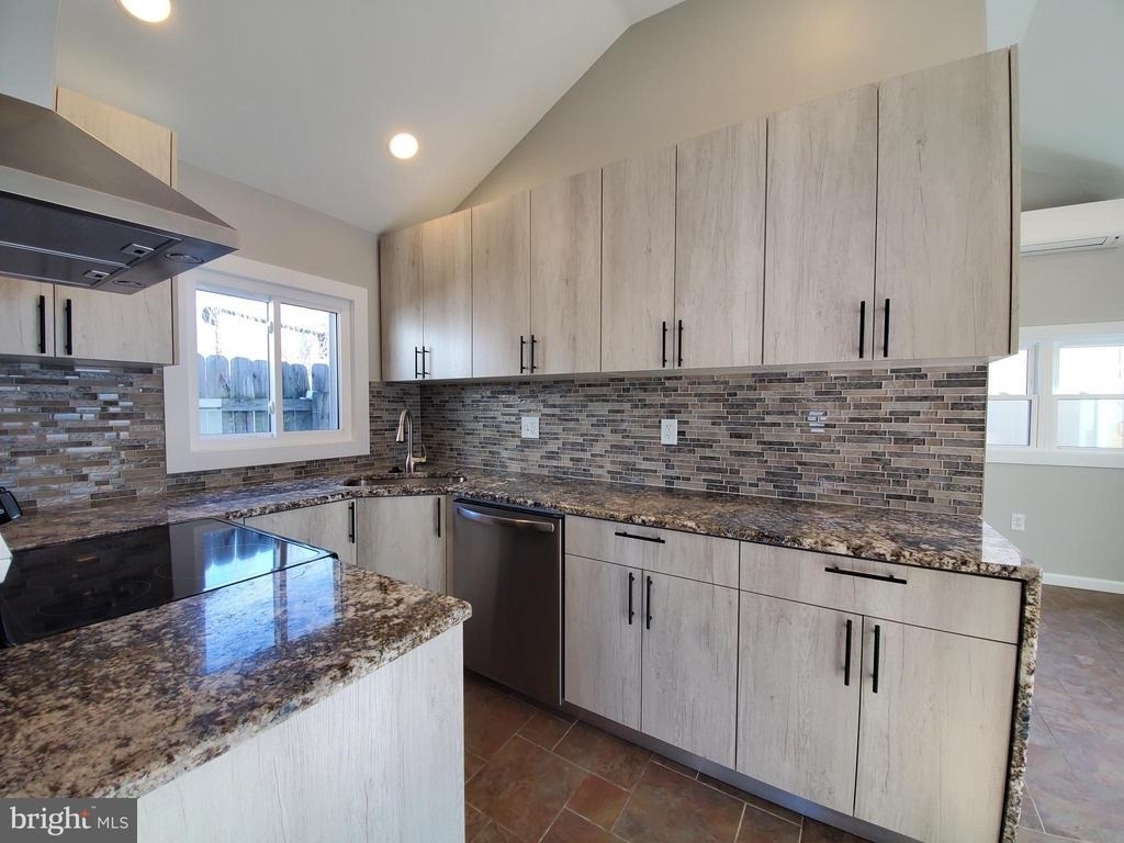 4435 Somers Avenue - Photo 4