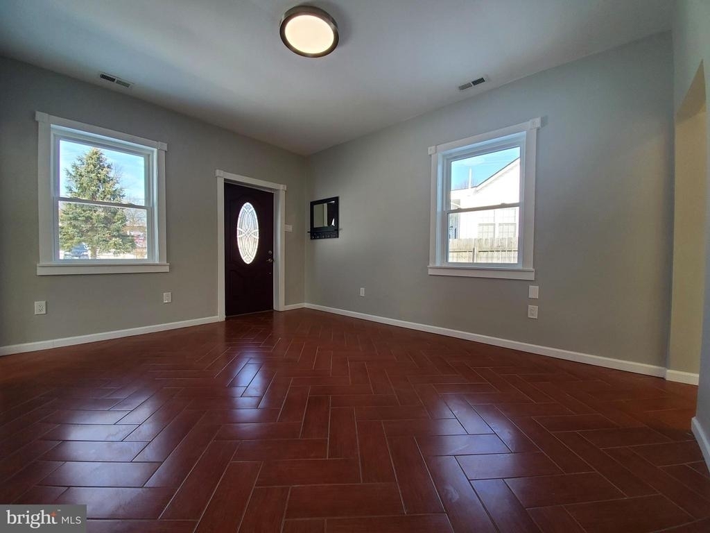 4435 Somers Avenue - Photo 3