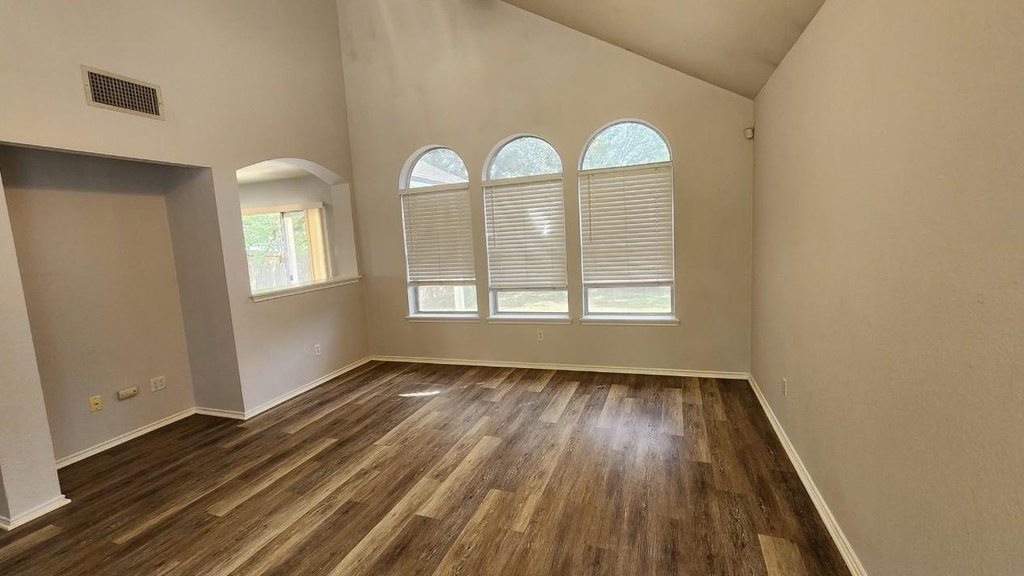 417 Jacky St - Photo 3
