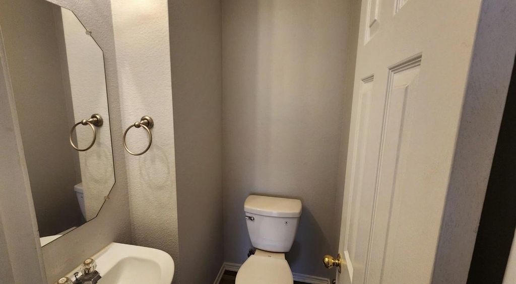417 Jacky St - Photo 7