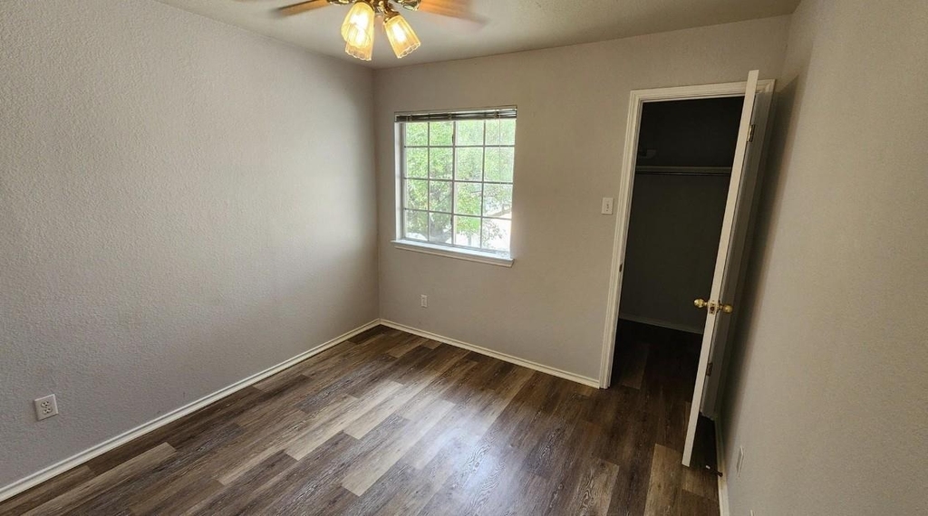 417 Jacky St - Photo 13