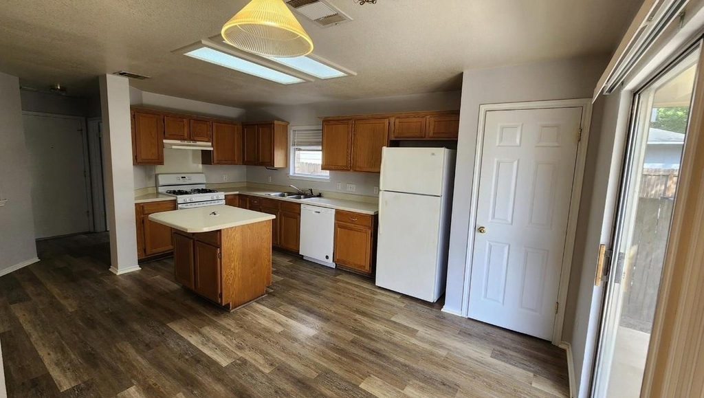 417 Jacky St - Photo 4