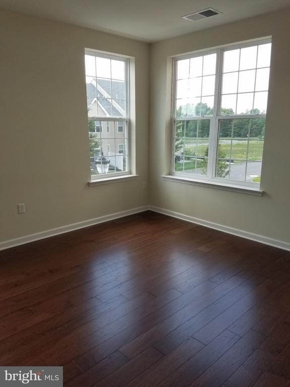 1128 Halifax Place - Photo 2