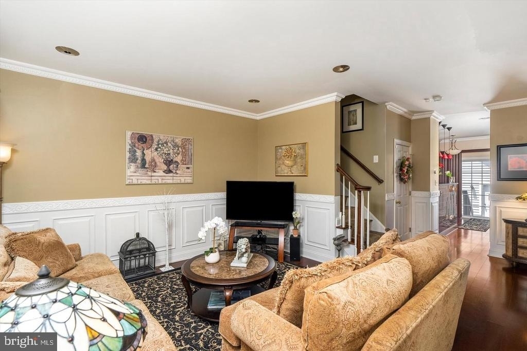 178 Burnet Crescent - Photo 3