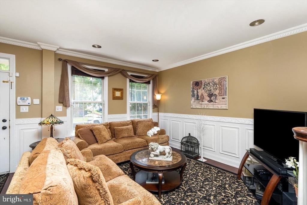 178 Burnet Crescent - Photo 4