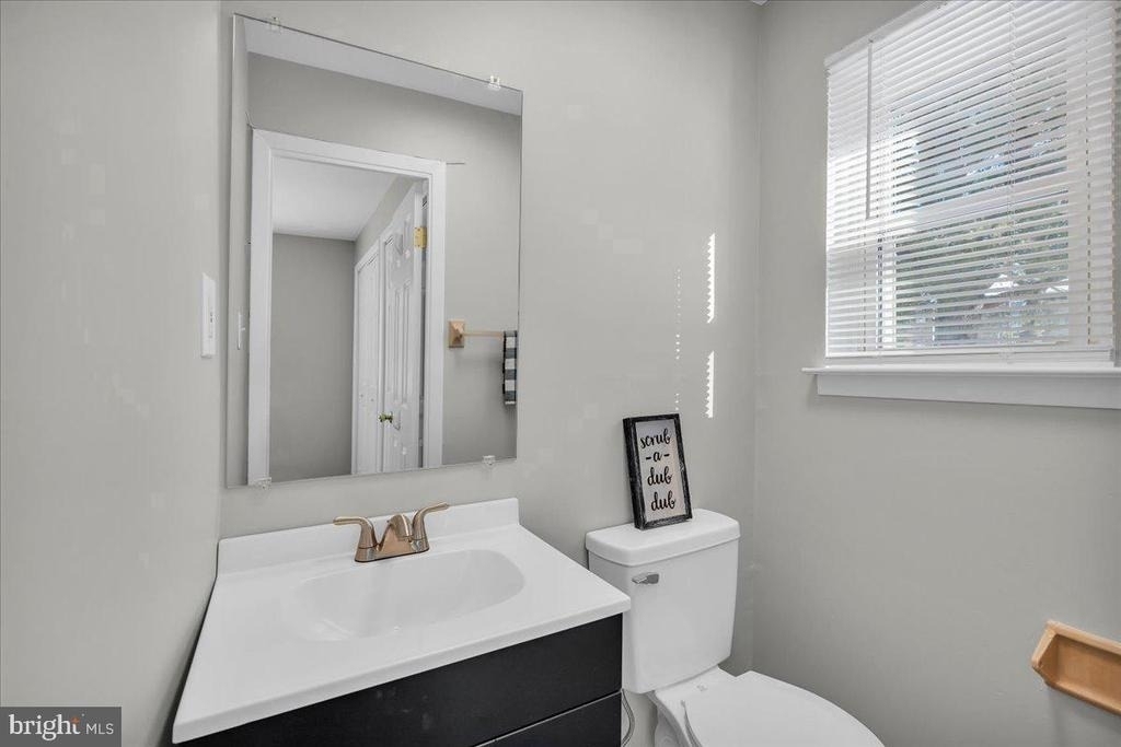 915 Silver Court - Photo 4