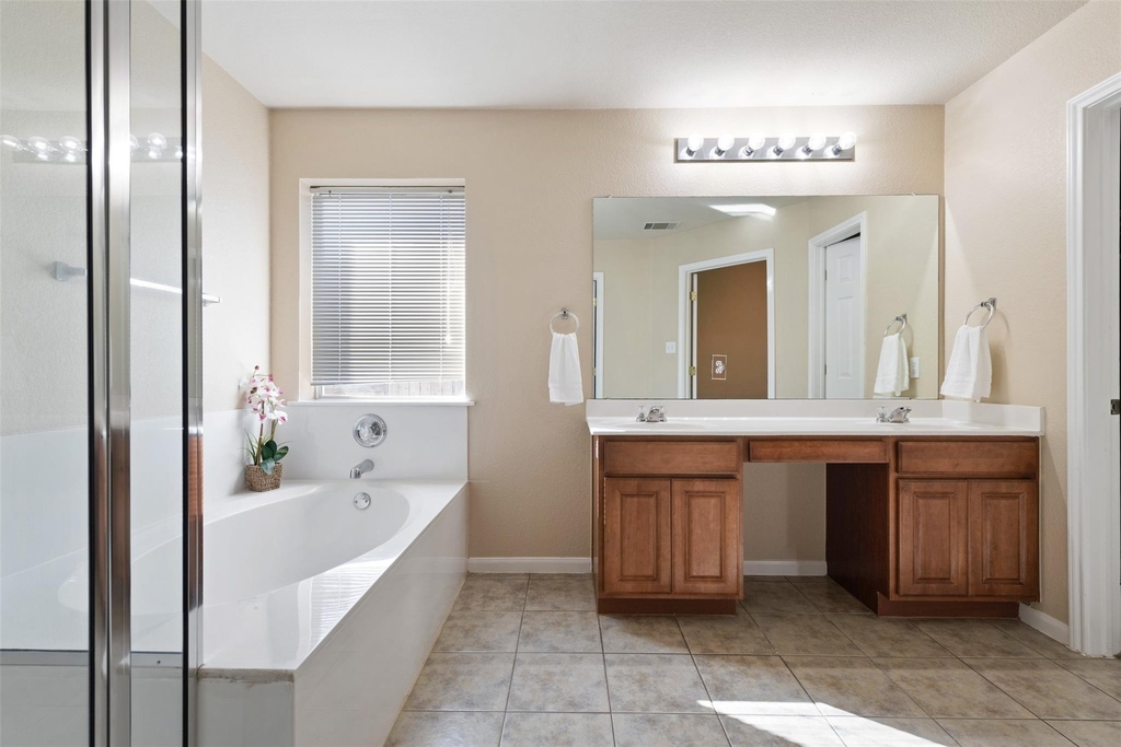 4423 Meadowside Ln - Photo 12