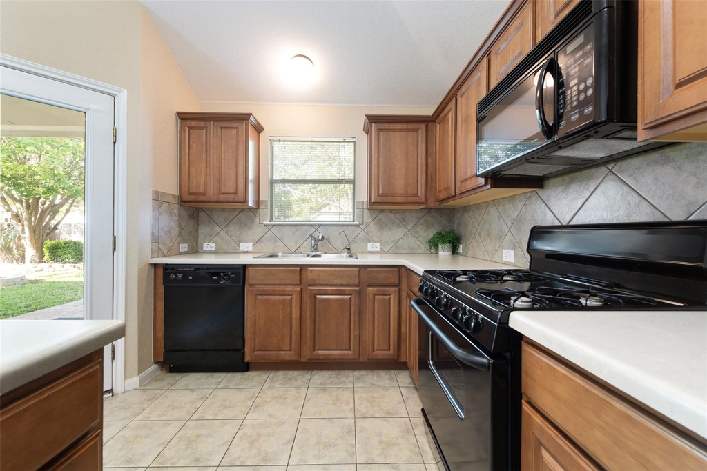 4423 Meadowside Ln - Photo 8