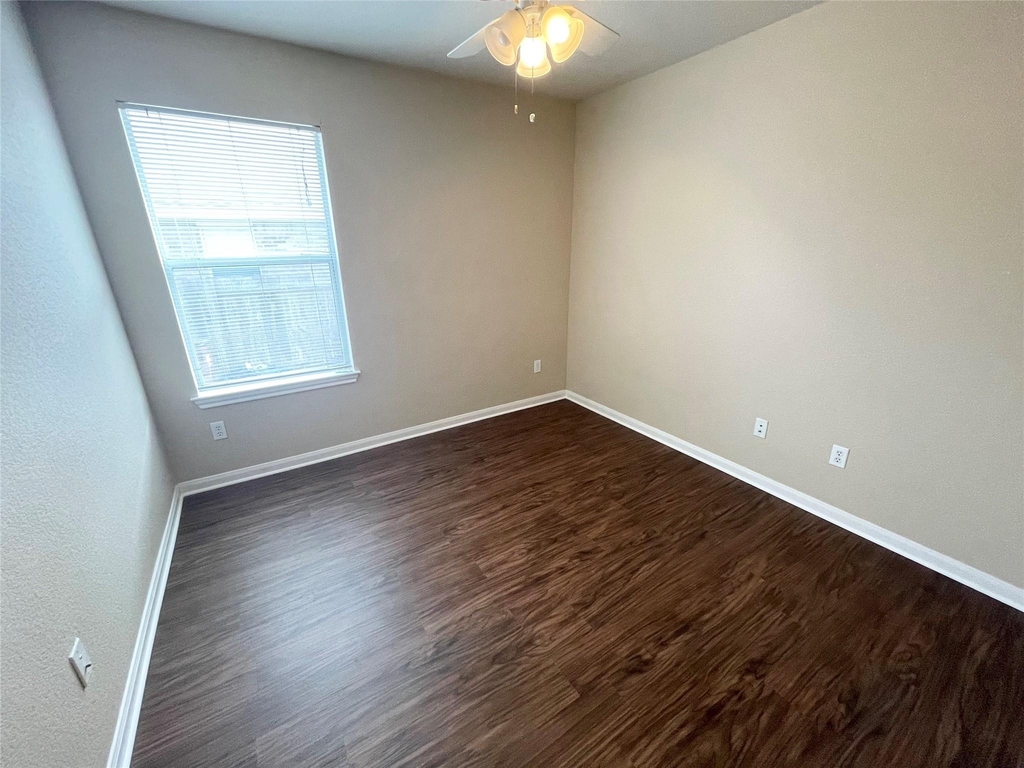 4423 Meadowside Ln - Photo 16