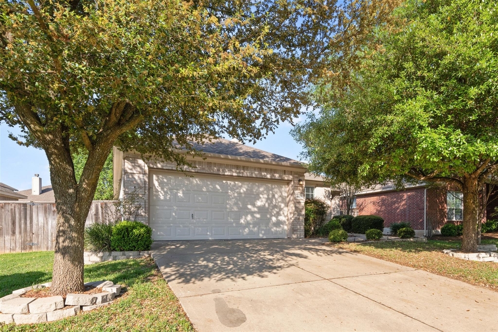 4423 Meadowside Ln - Photo 3