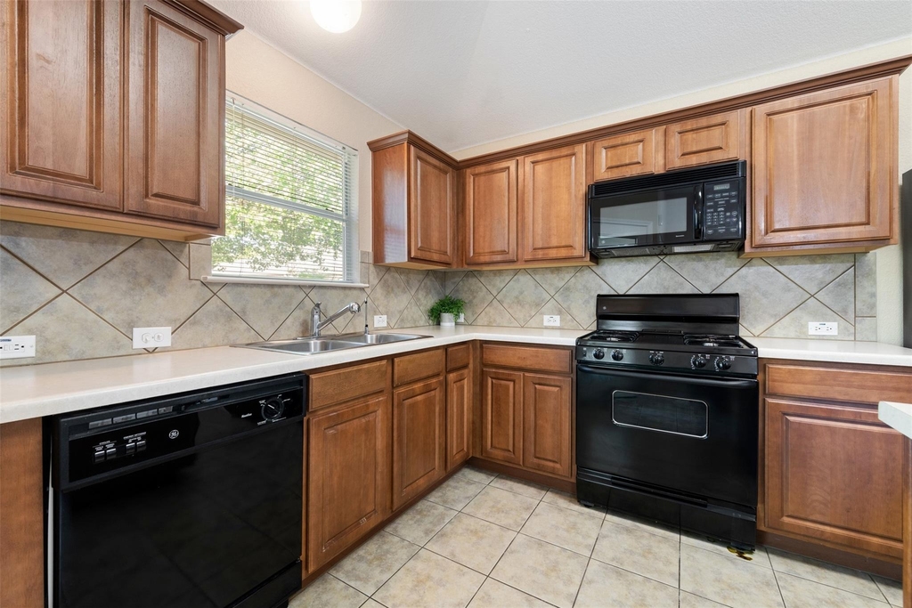 4423 Meadowside Ln - Photo 9