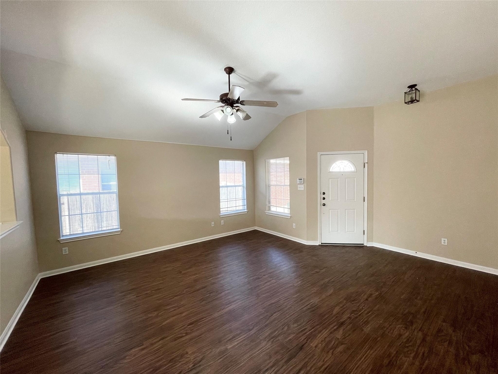 4423 Meadowside Ln - Photo 4