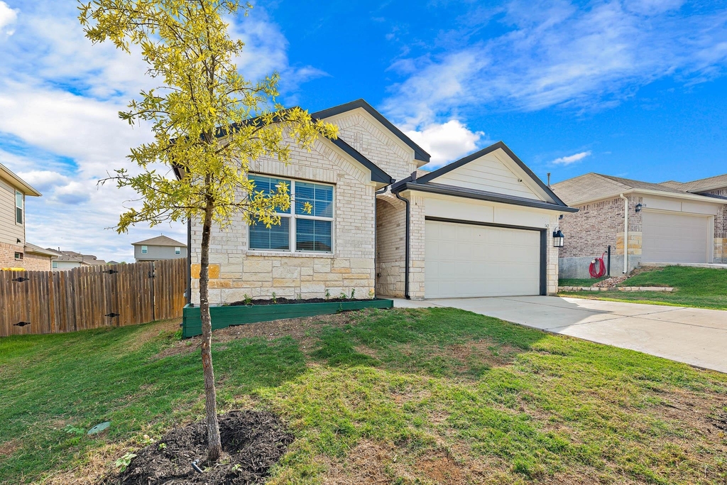 142 Solitude Dr - Photo 0
