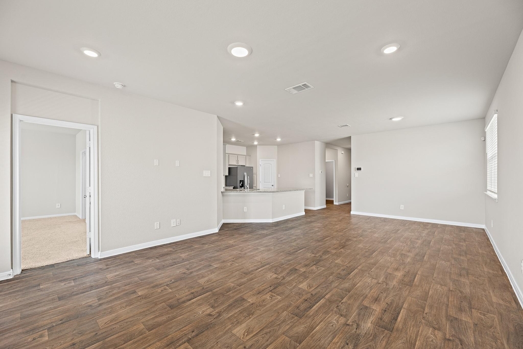 142 Solitude Dr - Photo 5