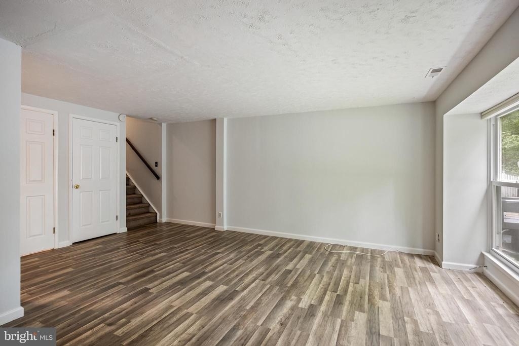2504 Greenwood Drive - Photo 2